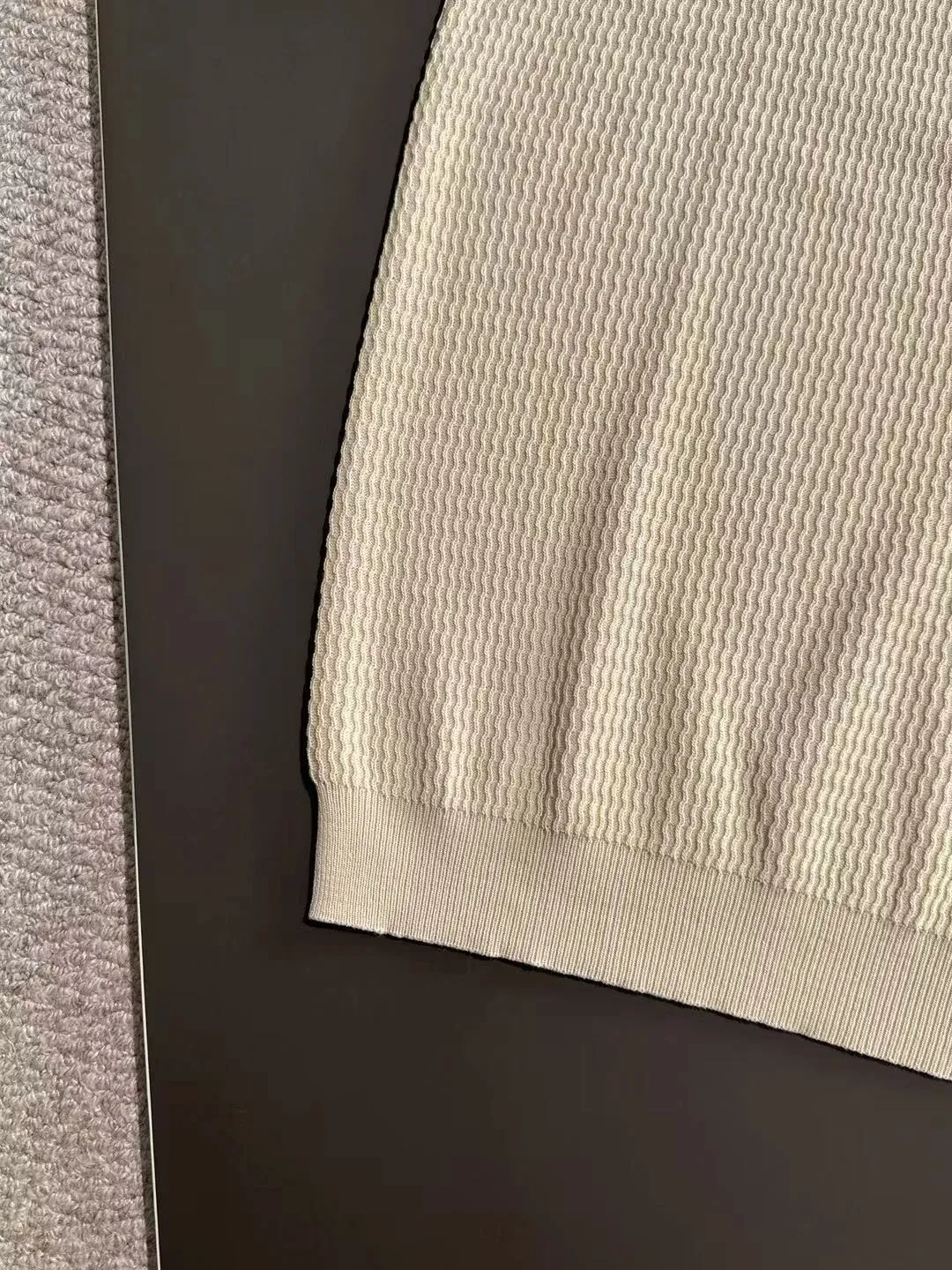 Next day shipment P300 High quality Big Goose 2025 new summer men's lapel short-sleeved knitted fabric Made of combed cotton yarn knitted cotton fabric, pure cotton high-weight special yarn, it feels full of weight when weighed, and the upper body is more textured than ordinary knitted fabrics. This texture can cope with the weather. Perfectly produced stitch by stitch according to the original version! Show nobility. Sizes: M to 3XL